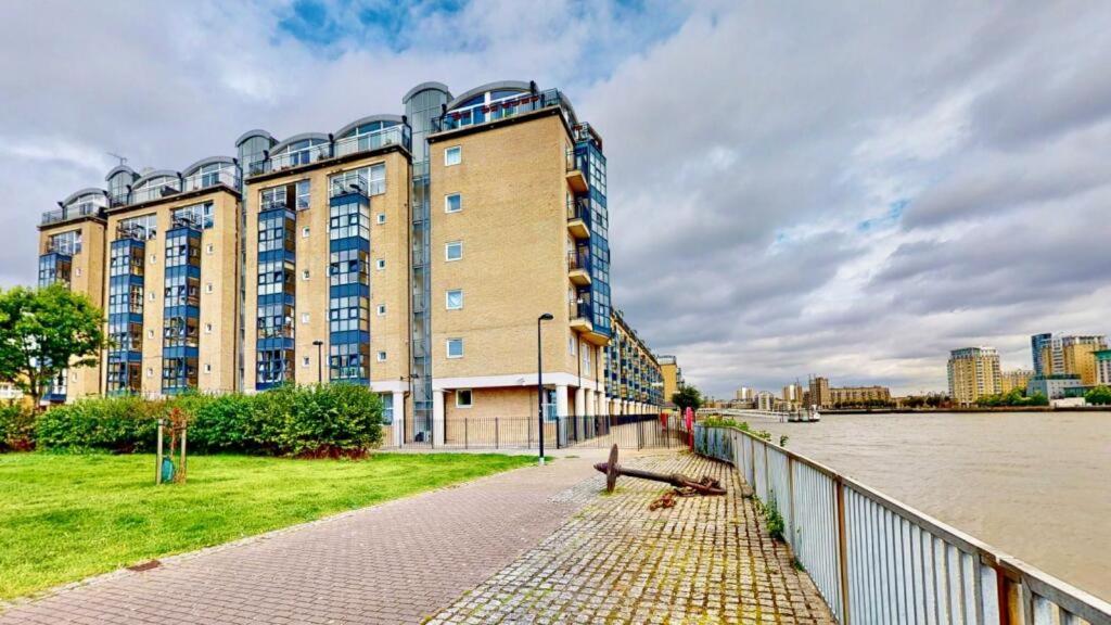 85 Tivoli Court, Rotherhithe Street, London, Se16 5ud Apartamento *