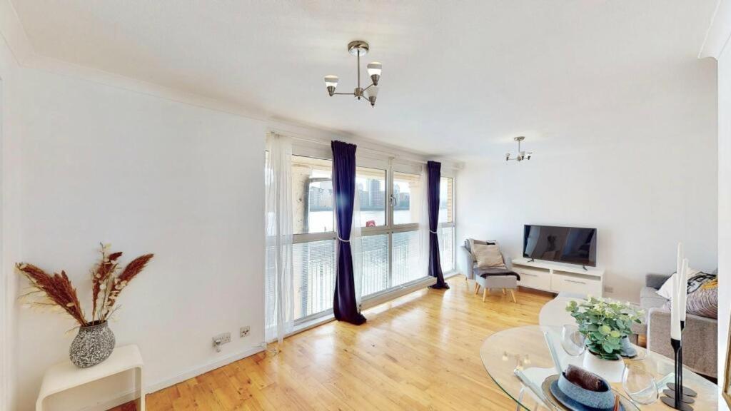 85 Tivoli Court, Rotherhithe Street, London, Se16 5ud * Londres