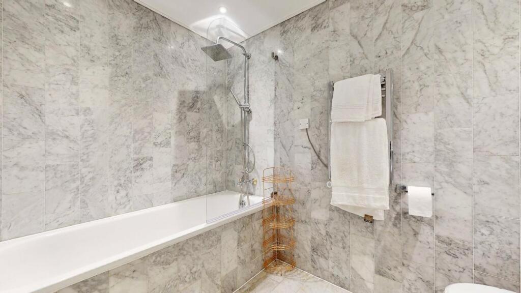 85 Tivoli Court, Rotherhithe Street, London, Se16 5ud Apartamento Londres